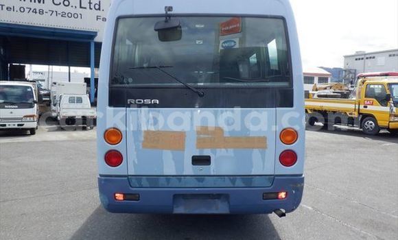 Buy Used Mitsubishi Van Blue Truck in Kampala in Uganda Buy Used Mitsubishi Van Blue Truck in Kampala in Uganda