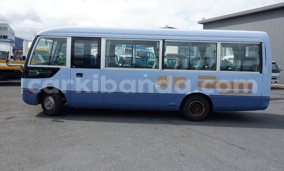 Buy Used Mitsubishi Van Blue Truck in Kampala in Uganda Buy Used Mitsubishi Van Blue Truck in Kampala in Uganda