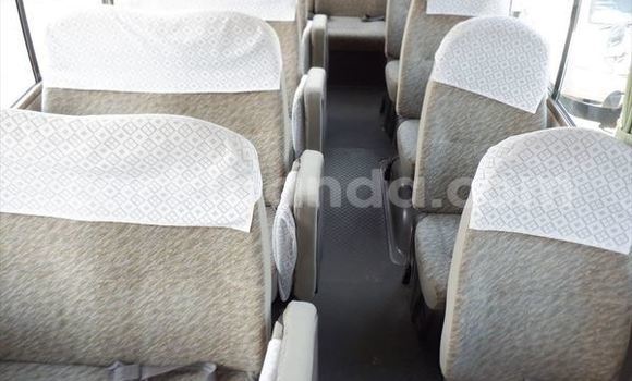 Buy Used Mitsubishi Van Blue Truck in Kampala in Uganda Buy Used Mitsubishi Van Blue Truck in Kampala in Uganda