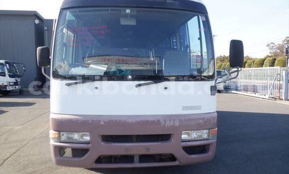 Nunua Ilio tumika Mitsubishi Van Nyeupe Lori ndani ya Kampala nchini Uganda Nunua Ilio tumika Mitsubishi Van Nyeupe Lori ndani ya Kampala nchini Uganda