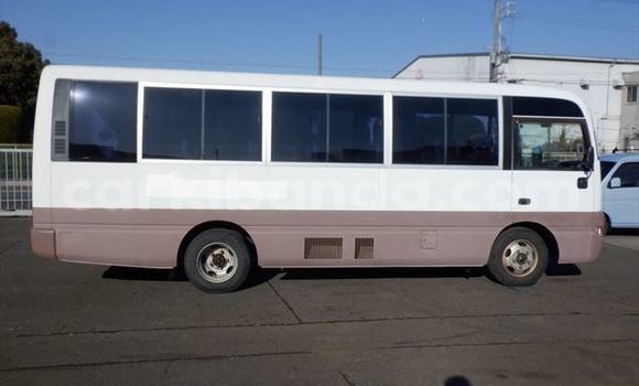 Nunua Ilio tumika Mitsubishi Van Nyeupe Lori ndani ya Kampala nchini Uganda Nunua Ilio tumika Mitsubishi Van Nyeupe Lori ndani ya Kampala nchini Uganda