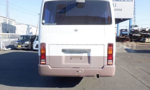 Nunua Ilio tumika Mitsubishi Van Nyeupe Lori ndani ya Kampala nchini Uganda Nunua Ilio tumika Mitsubishi Van Nyeupe Lori ndani ya Kampala nchini Uganda