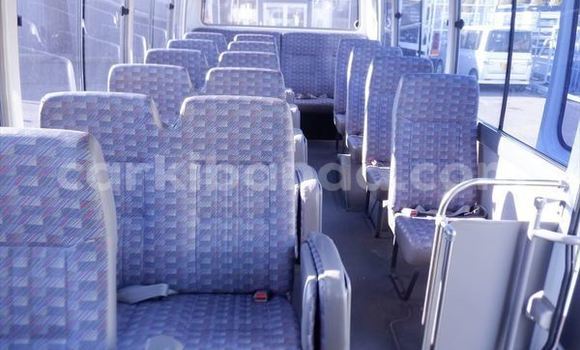 Nunua Ilio tumika Mitsubishi Van Nyeupe Lori ndani ya Kampala nchini Uganda Nunua Ilio tumika Mitsubishi Van Nyeupe Lori ndani ya Kampala nchini Uganda