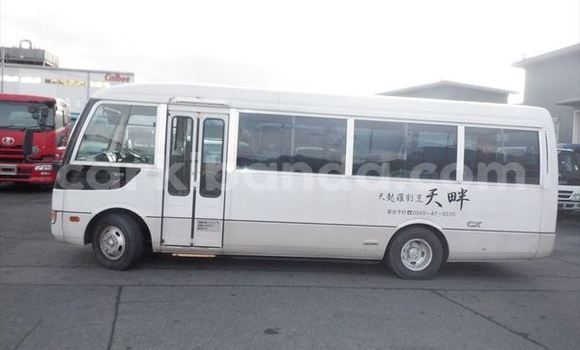 Nunua Ilio tumika Mitsubishi Van Nyeupe Lori ndani ya Kampala nchini Uganda Nunua Ilio tumika Mitsubishi Van Nyeupe Lori ndani ya Kampala nchini Uganda