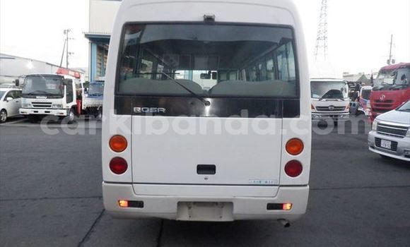 Nunua Ilio tumika Mitsubishi Van Nyeupe Lori ndani ya Kampala nchini Uganda Nunua Ilio tumika Mitsubishi Van Nyeupe Lori ndani ya Kampala nchini Uganda