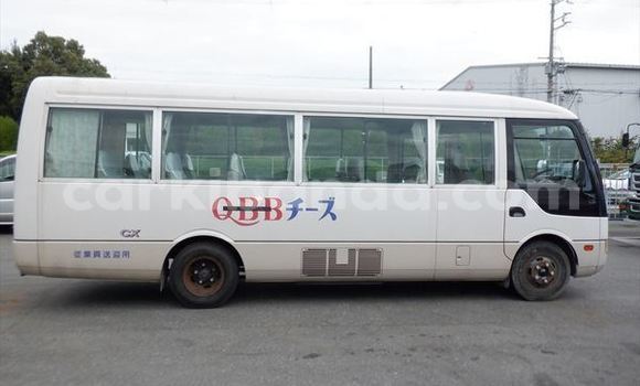 Nunua Ilio tumika Mitsubishi Van Nyeupe Lori ndani ya Kampala nchini Uganda Nunua Ilio tumika Mitsubishi Van Nyeupe Lori ndani ya Kampala nchini Uganda