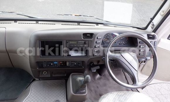 Nunua Ilio tumika Mitsubishi Van Nyeupe Lori ndani ya Kampala nchini Uganda Nunua Ilio tumika Mitsubishi Van Nyeupe Lori ndani ya Kampala nchini Uganda