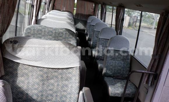 Nunua Ilio tumika Mitsubishi Van Nyeupe Lori ndani ya Kampala nchini Uganda Nunua Ilio tumika Mitsubishi Van Nyeupe Lori ndani ya Kampala nchini Uganda
