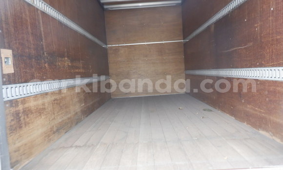 Nunua Ilio tumika Isuzu Bighorn Nyeupe Lori ndani ya Kampala nchini Uganda Nunua Ilio tumika Isuzu Bighorn Nyeupe Lori ndani ya Kampala nchini Uganda