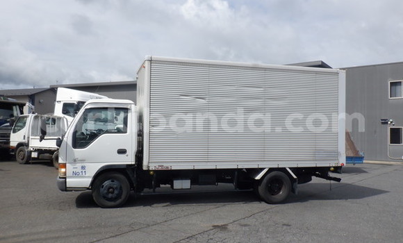 Nunua Ilio tumika Isuzu Bighorn Nyeupe Lori ndani ya Kampala nchini Uganda Nunua Ilio tumika Isuzu Bighorn Nyeupe Lori ndani ya Kampala nchini Uganda