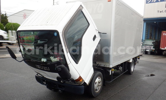 Nunua Ilio tumika Isuzu Bighorn Nyeupe Lori ndani ya Kampala nchini Uganda Nunua Ilio tumika Isuzu Bighorn Nyeupe Lori ndani ya Kampala nchini Uganda