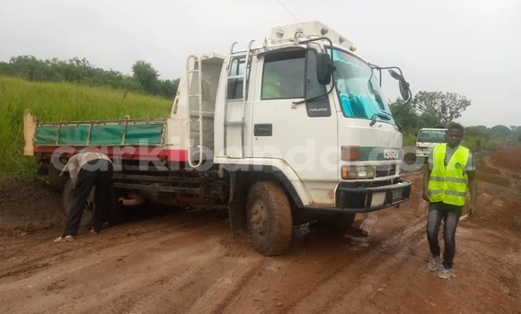 Gura Yakoze Isuzu FTR 850 White Ikamyo i Gulu mu Uganda Gura Yakoze Isuzu FTR 850 White Ikamyo i Gulu mu Uganda