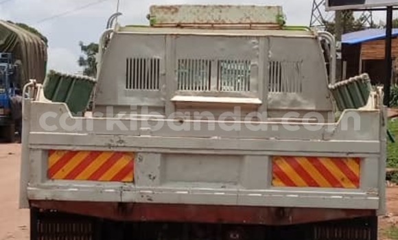 Nunua Ilio tumika Isuzu FTR 850 Nyeupe Lori ndani ya Gulu nchini Uganda Nunua Ilio tumika Isuzu FTR 850 Nyeupe Lori ndani ya Gulu nchini Uganda