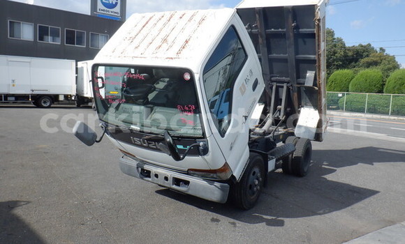 Nunua Ilio tumika Isuzu Bighorn Nyeupe Lori ndani ya Kampala nchini Uganda Nunua Ilio tumika Isuzu Bighorn Nyeupe Lori ndani ya Kampala nchini Uganda