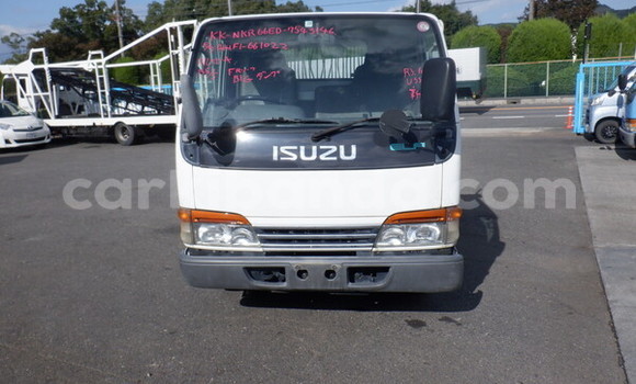 Nunua Ilio tumika Isuzu Bighorn Nyeupe Lori ndani ya Kampala nchini Uganda Nunua Ilio tumika Isuzu Bighorn Nyeupe Lori ndani ya Kampala nchini Uganda