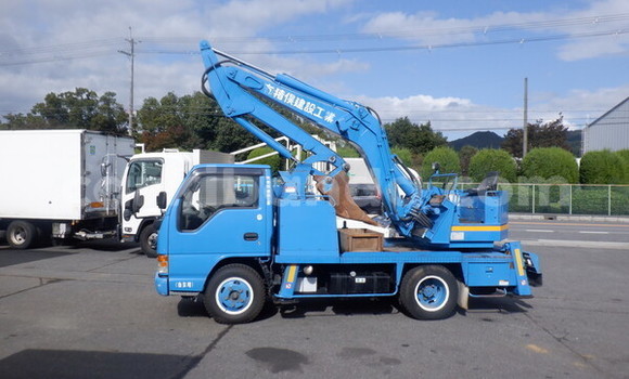 Nunua Ilio tumika Isuzu FTR 850 Bluu Lori ndani ya Kampala nchini Uganda Nunua Ilio tumika Isuzu FTR 850 Bluu Lori ndani ya Kampala nchini Uganda