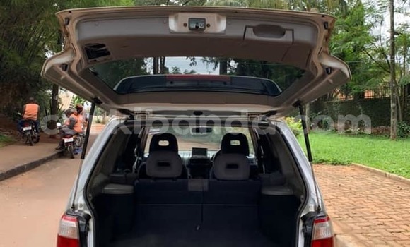 Acheter Occasion Voiture Subaru Forester Gris à Kampala, Ouganda Acheter Occasion Voiture Subaru Forester Gris à Kampala, Ouganda