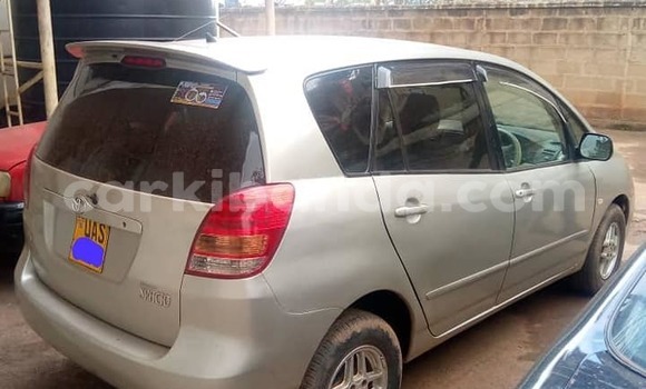 Acheter Occasion Voiture Toyota Spacio Gris à Kampala, Ouganda Acheter Occasion Voiture Toyota Spacio Gris à Kampala, Ouganda