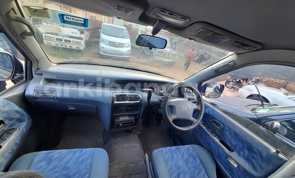 Acheter Occasion Voiture Toyota Noah Bleu à Kampala, Ouganda Acheter Occasion Voiture Toyota Noah Bleu à Kampala, Ouganda