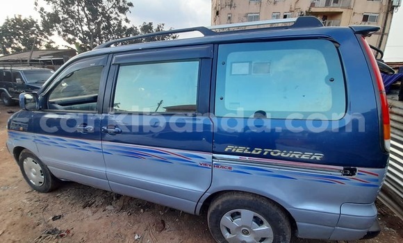 Acheter Occasion Voiture Toyota Noah Bleu à Kampala, Ouganda Acheter Occasion Voiture Toyota Noah Bleu à Kampala, Ouganda