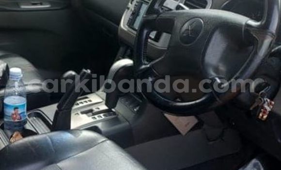 Acheter Occasion Voiture Mitsubishi Pajero Gris à Kampala, Ouganda Acheter Occasion Voiture Mitsubishi Pajero Gris à Kampala, Ouganda