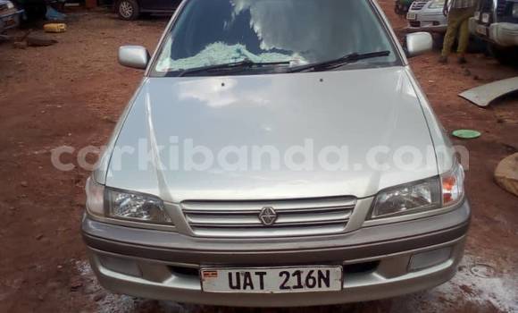Acheter Occasion Voiture Toyota Premio Gris à Kampala, Ouganda Acheter Occasion Voiture Toyota Premio Gris à Kampala, Ouganda