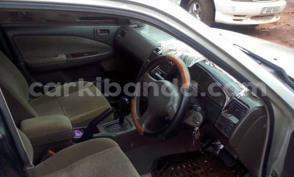 Acheter Occasion Voiture Toyota Premio Gris à Kampala, Ouganda Acheter Occasion Voiture Toyota Premio Gris à Kampala, Ouganda