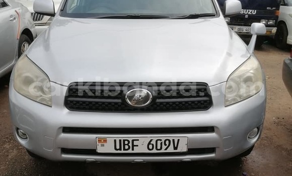 Gura Yakoze Toyota RAV4 Silver Imodoka i Kampala mu Uganda Gura Yakoze Toyota RAV4 Silver Imodoka i Kampala mu Uganda