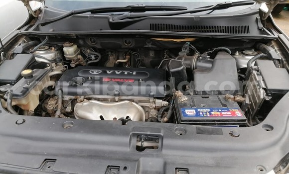 Gura Yakoze Toyota RAV4 Silver Imodoka i Kampala mu Uganda Gura Yakoze Toyota RAV4 Silver Imodoka i Kampala mu Uganda