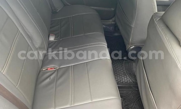 Gura Yakoze Toyota Premio Silver Imodoka i Kampala mu Uganda Gura Yakoze Toyota Premio Silver Imodoka i Kampala mu Uganda