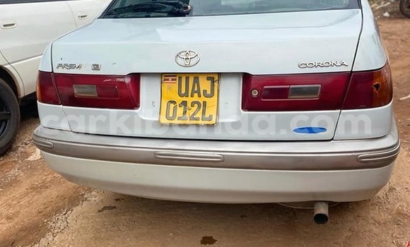 Gura Yakoze Toyota Premio Silver Imodoka i Kampala mu Uganda Gura Yakoze Toyota Premio Silver Imodoka i Kampala mu Uganda