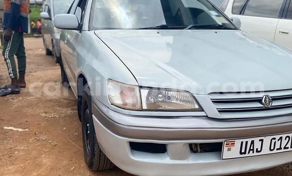 Gura Yakoze Toyota Premio Silver Imodoka i Kampala mu Uganda Gura Yakoze Toyota Premio Silver Imodoka i Kampala mu Uganda