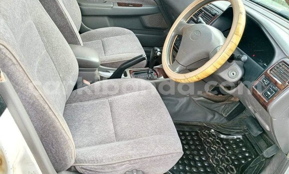 Gura Yakoze Toyota Premio White Imodoka i Kampala mu Uganda Gura Yakoze Toyota Premio White Imodoka i Kampala mu Uganda