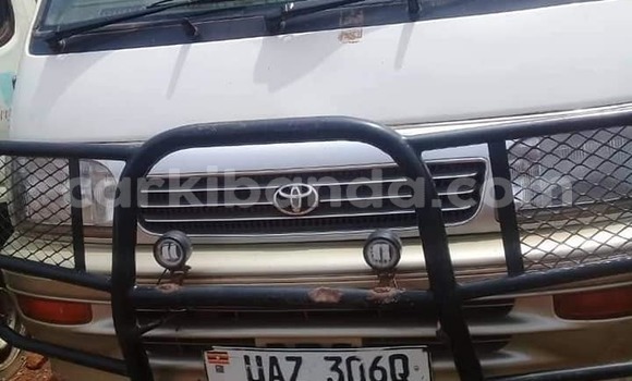 Gura Yakoze Toyota Super Custom White Imodoka i Kampala mu Uganda