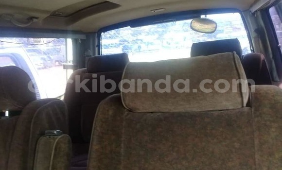 Gura Yakoze Toyota Super Custom White Imodoka i Kampala mu Uganda Gura Yakoze Toyota Super Custom White Imodoka i Kampala mu Uganda