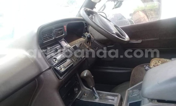 Gura Yakoze Toyota Super Custom White Imodoka i Kampala mu Uganda Gura Yakoze Toyota Super Custom White Imodoka i Kampala mu Uganda