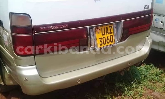 Gura Yakoze Toyota Super Custom White Imodoka i Kampala mu Uganda Gura Yakoze Toyota Super Custom White Imodoka i Kampala mu Uganda