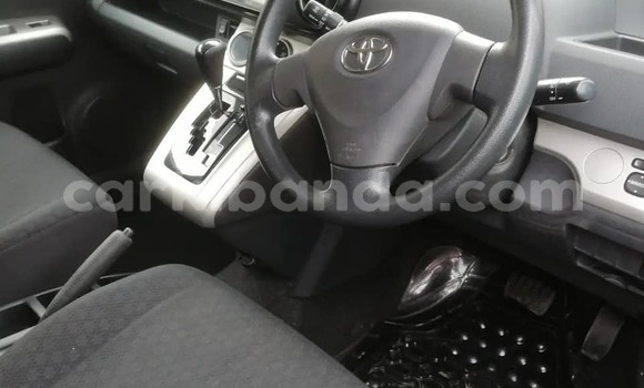 Gura Yakoze Toyota Corolla Rumion Blue Imodoka i Kampala mu Uganda Gura Yakoze Toyota Corolla Rumion Blue Imodoka i Kampala mu Uganda