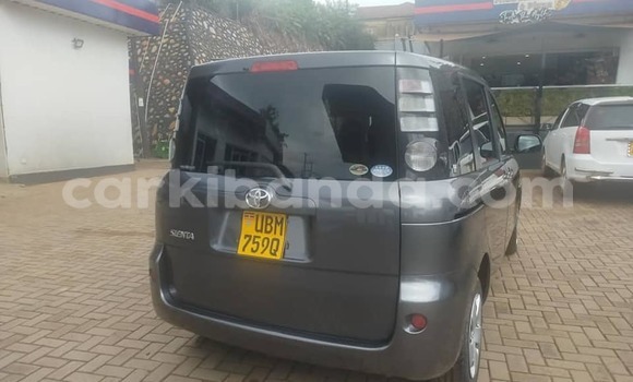 Gura Yakoze Toyota Sienta Black Imodoka i Kampala mu Uganda Gura Yakoze Toyota Sienta Black Imodoka i Kampala mu Uganda