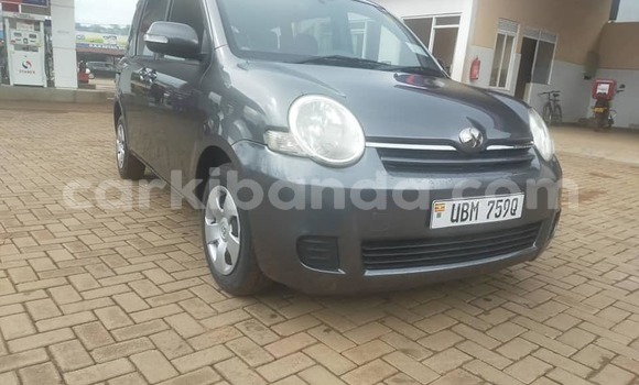 Gura Yakoze Toyota Sienta Black Imodoka i Kampala mu Uganda Gura Yakoze Toyota Sienta Black Imodoka i Kampala mu Uganda