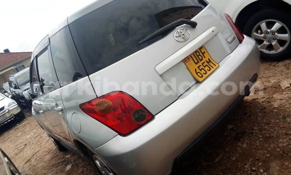 Gura Yakoze Toyota IST Silver Imodoka i Kampala mu Uganda Gura Yakoze Toyota IST Silver Imodoka i Kampala mu Uganda