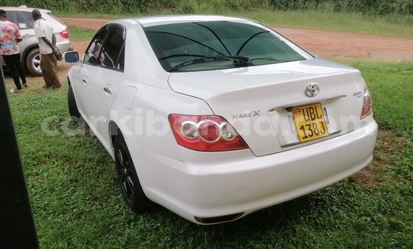Gura Yakoze Toyota Mark X White Imodoka i Kampala mu Uganda Gura Yakoze Toyota Mark X White Imodoka i Kampala mu Uganda