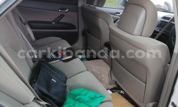 Gura Yakoze Toyota Mark X White Imodoka i Kampala mu Uganda Gura Yakoze Toyota Mark X White Imodoka i Kampala mu Uganda