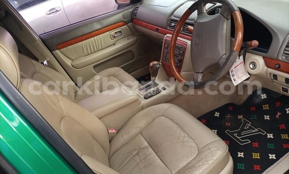 Gura Yakoze Toyota Progress Green Imodoka i Kampala mu Uganda Gura Yakoze Toyota Progress Green Imodoka i Kampala mu Uganda