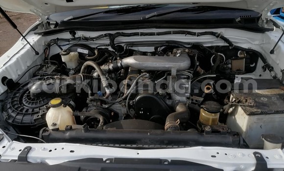 Gura Yakoze Toyota Hilux White Imodoka i Kampala mu Uganda Gura Yakoze Toyota Hilux White Imodoka i Kampala mu Uganda
