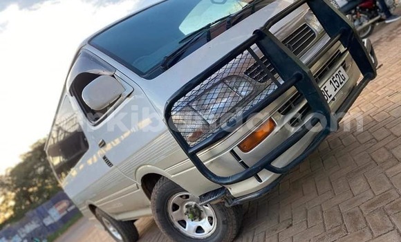 Gura Yakoze Toyota Super Custom Silver Imodoka i Kampala mu Uganda Gura Yakoze Toyota Super Custom Silver Imodoka i Kampala mu Uganda