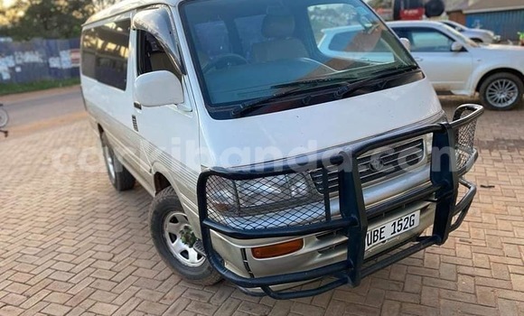 Gura Yakoze Toyota Super Custom Silver Imodoka i Kampala mu Uganda Gura Yakoze Toyota Super Custom Silver Imodoka i Kampala mu Uganda