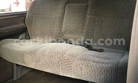 Gura Yakoze Toyota Super Custom Silver Imodoka i Kampala mu Uganda Gura Yakoze Toyota Super Custom Silver Imodoka i Kampala mu Uganda