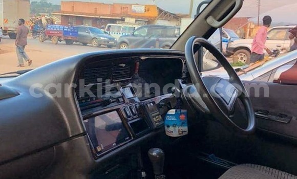 Gura Yakoze Toyota Super Custom Silver Imodoka i Kampala mu Uganda Gura Yakoze Toyota Super Custom Silver Imodoka i Kampala mu Uganda