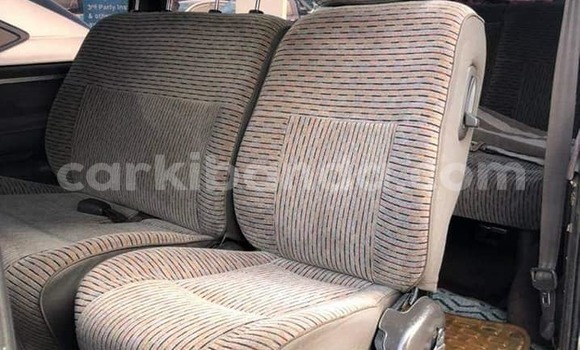 Gura Yakoze Toyota Super Custom Silver Imodoka i Kampala mu Uganda Gura Yakoze Toyota Super Custom Silver Imodoka i Kampala mu Uganda